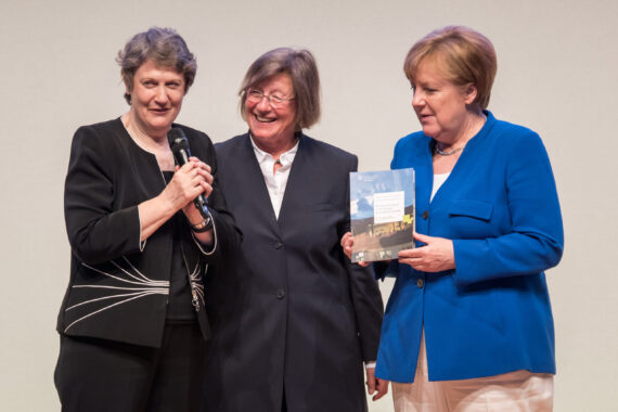 Dritter internationaler Peer Review der deutschen Nachhaltigkeitspolitik nach 2008 und 2013 unter Leitung von Helen Clark.